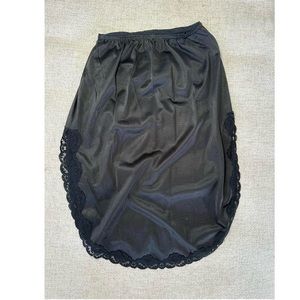black lace trim rounded slip skirt
fits like a xs-small